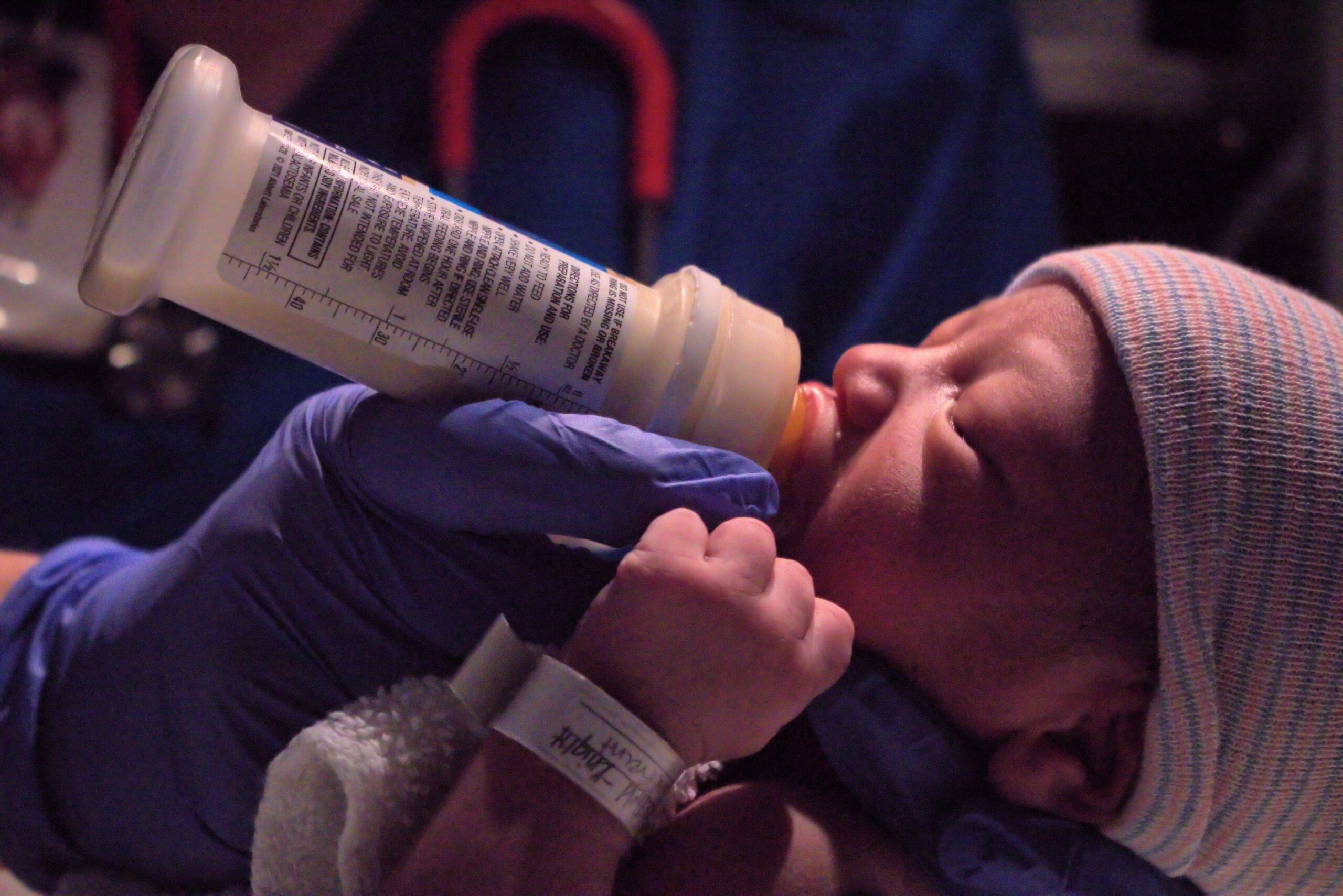 Lait infantile en Belgique : ce que la réglementation garantit vraiment aux parents